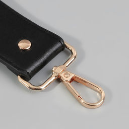 Ручка для сумки, с карабинами, 35±1 см × 3.5 см, цвет чёрный, золотой