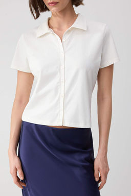 Wardrobe Essentials-Ekru Fitted/Vucuda Oturan Dugmeli K?sa Kollu Crop Esnek Orme Bluz TWOSS26BZ00272