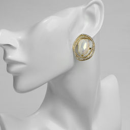 Серьги с жемчугом Абстракция желание, цвет белый в золоте, камень форма и цвет МИКС