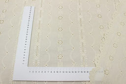 Шитье Цветочное ожерелье (фестоны с 2х сторон) цв.кремовый, ш.1.35м, батист, хл-100%, 80гр/м.кв - Купава фото 4