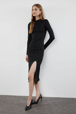 TRENDYOLMILLA Siyah Midi Triko Tas Islemeli Elbise TWOAW25EL00004  фото 2