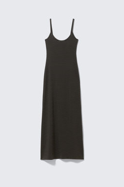 Maxivestido con tirantes finos