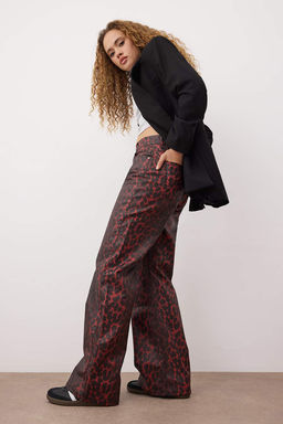 Cok Renkli K?rm?z? Leopar Desenli Kaplamal? Yuksek Bel Wide Leg Jeans TWOAW26JE00157