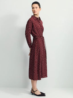 Приталенное платье с принтом в горошек / Zarina