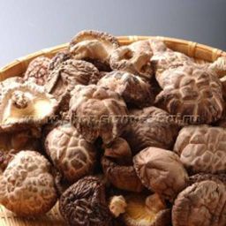 Сушеные развесные грибы шиитаке,100 гр сухих грибов равно 750 гр свежих шиитаке Модель: Dried Shiitake100gr  Вес брутто:120.00 г