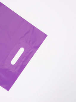 Цена за 50 шт. Пакет полиэтиленовый с вырубной ручкой, фиолетовый 30×40 см, 60 мкм