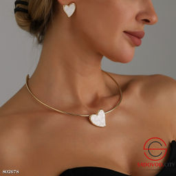 Набор украшений с жемчужными сердцами в золотой оправе