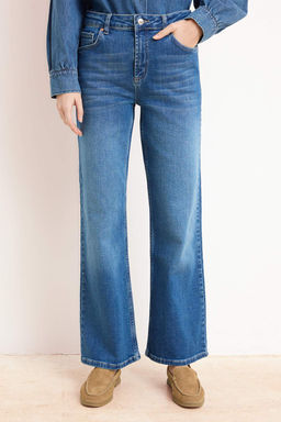 Premium Mavi Ozel Kumas Yuksek Bel Orta Esnek Straight Duz Kesim Jeans TWOSS26JE00147