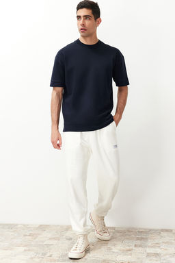 TRENDYOL MAN Ekru Regular Fit Etiket Aplikeli Cepleri Dikisli Esofman Alt? TMNSS23EA00010 - Trendyolmilla фото 15