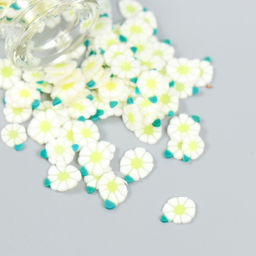 Цена за 3 шт. Декор для творчества пластик Цветок. Бело-зелёная ромашка, набор 8 г, 5?2?2 см