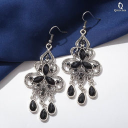Серьги висячие со стразами Восток трилистник, цвет чёрный в чернёном серебре, 8см - Queen fair фото 2