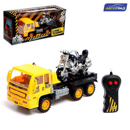 Грузовик радиоуправляемый Эвакуатор, с мотоциклом, работает от батареек, МИКС