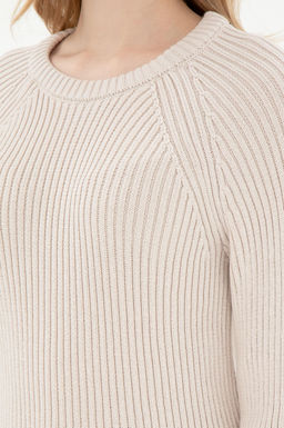Женский кремовый свитер с круглым вырезом Неожиданная скидка в корзине