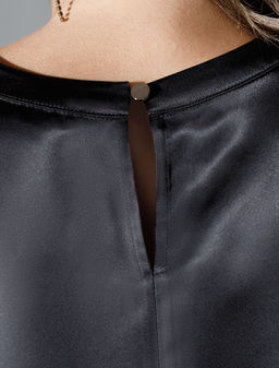 Блузка свободная из струящегося плотного сатина - Vilatte фото 3