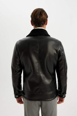 Водоотталкивающая приталенная куртка из искусственной кожи приталенного кроя на подкладке с карманами на молнии - Defacto фото 12