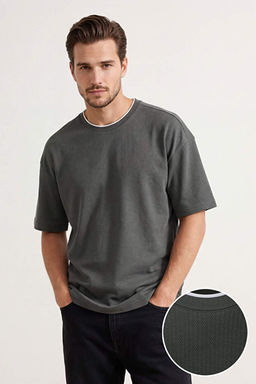 Antrasit Oversize/Geni_ Kesim Dokulu T-Shirt TMNSS26TS00017