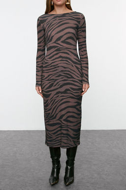 TRENDYOLMILLA Cok Renkli Animal Midi Zebra Bask?l? Fitted/Vucuda Oturan Maxi Esnek Orme Elbise TWOAW25EL00530  фото 3