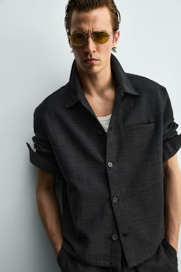 SOBRECAMISA FLUIDA RELAXED FIT / Negro