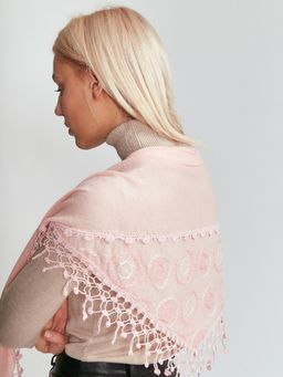 Косынка из вязаного полотна с кружевом