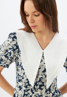 Платье из хлопка с большим контрастным воротником OD-935-4 крупные белые цветы на синем