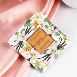 Цена за 3 шт. Саше ароматическое на подвесе "ROSE COTTAGE AROMA", 11х11 см, 17 г, ваниль