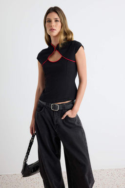 Siyah D_z Fitted/V_cuda Oturan Hakim Yaka Ay Kol Biye Detayl_ Pamuklu _rme Bluz TWOSS26BZ01003