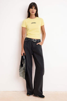 Sar? Fitted/Vucuda Oturan Esnek Crop Bisiklet Yaka K?sa Kol Bask?l? Orme T-Shirt TWOSS25TS00082