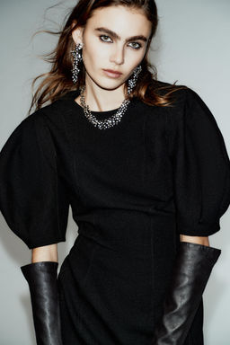 SHORT DRESS WITH GLOBE SLEEVES