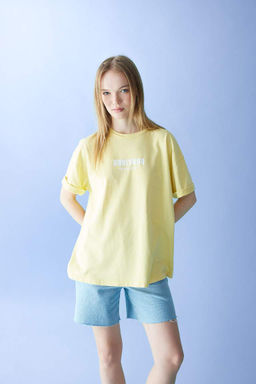 Крутая футболка оверсайз с круглым вырезом на спине и короткими рукавами с принтом - Defacto фото 2