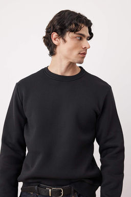 Siyah Regular/Normal Kesim Bisiklet Yaka Kal?n/Ici Sardonlu Sweatshirt TMNAW26SW00018
