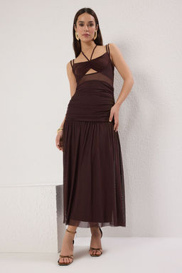 TRENDYOLMILLA Kahverengi Cut Out/Pencere Detayl? Buzgulu Astarl? Tul Orme Midi S?k Elbise TPRSS25EL00246 фото 3