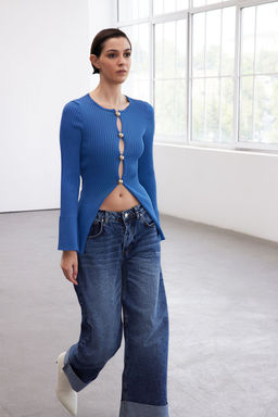 TRENDYOLMILLA Limited Edition Lacivert Dugme Detayl? Triko H?rka TWOAW25HI00319