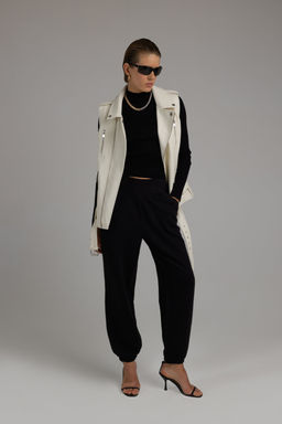 Жилет из экокожи молочного оттенка - Incity фото 2