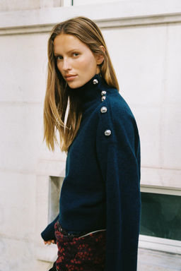 SOFT KNIT SWEATER WITH BUTTONS - Zara фото 2