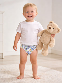 Трусы для мальчика белые принт оранжевый мяч