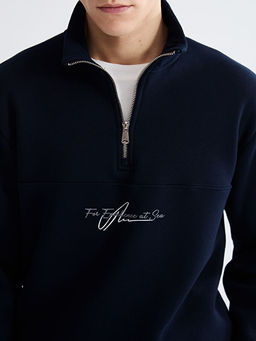 Dik Yaka Bask?l? Erkek Kal?n Sweatshirt