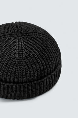 GORRO CORTO / Negro