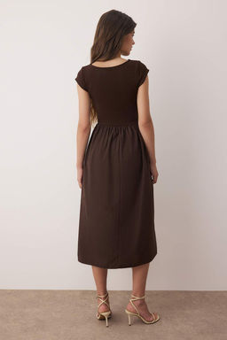 Kahverengi Ustu Esnek Fitilli Alt K?sm? Genis Terrycotton Kontrast Dokuma Elbise - Trendyolmilla фото 8