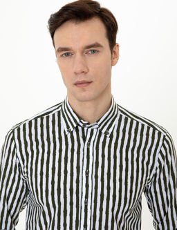 Рубашка приталенного кроя с длинным рукавом цвета хаки - Cacharel фото 2