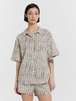 КОМПЛЕКТ ЖЕНСКИЙ (ЖАКЕТ, ШОРТЫ) полоски на молочном 592498