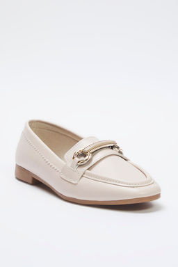 Trendyol Shoes Siyah Metal Aksesuar Detayl? Rugan Ekstra Rahat Kad?n Loafer Ayakkab? TAKSS25LA00015