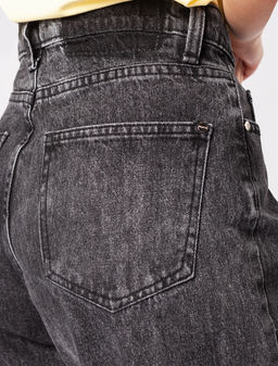 VILATTE / Хлопковые джинсы mom-fit с трендовой стиркой  фото 9