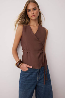 Kahverengi Kusakl? Baglama Detayl? Kruvaze Kapamal? Yumusak Tuseli Dokuma Yelek TWOAW26YE00018