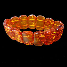 Браслет из искуственного янтаря