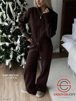 Костюм женский спортивный