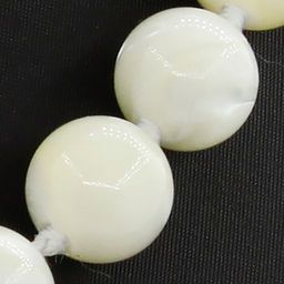 Перламутр белый (Индонезия), круглые бусинки 10мм, бусы 50см