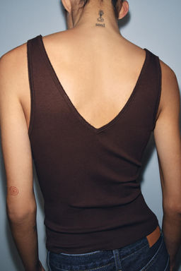 TOP ESCOTE PICO RIB / Marr?n - Zara фото 3