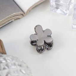 Цена за 6 шт. Крабик для волос «Брианна», цветок, 2 см, тёмное серебро