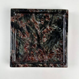 Блюдо из Арфведсонита (Нуумит)