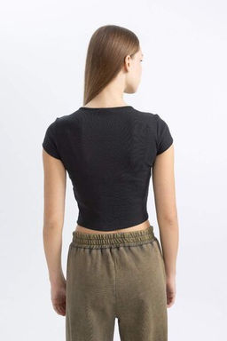 Крутая приталенная футболка в рубчик с короткими рукавами и вышивкой - Defacto фото 5